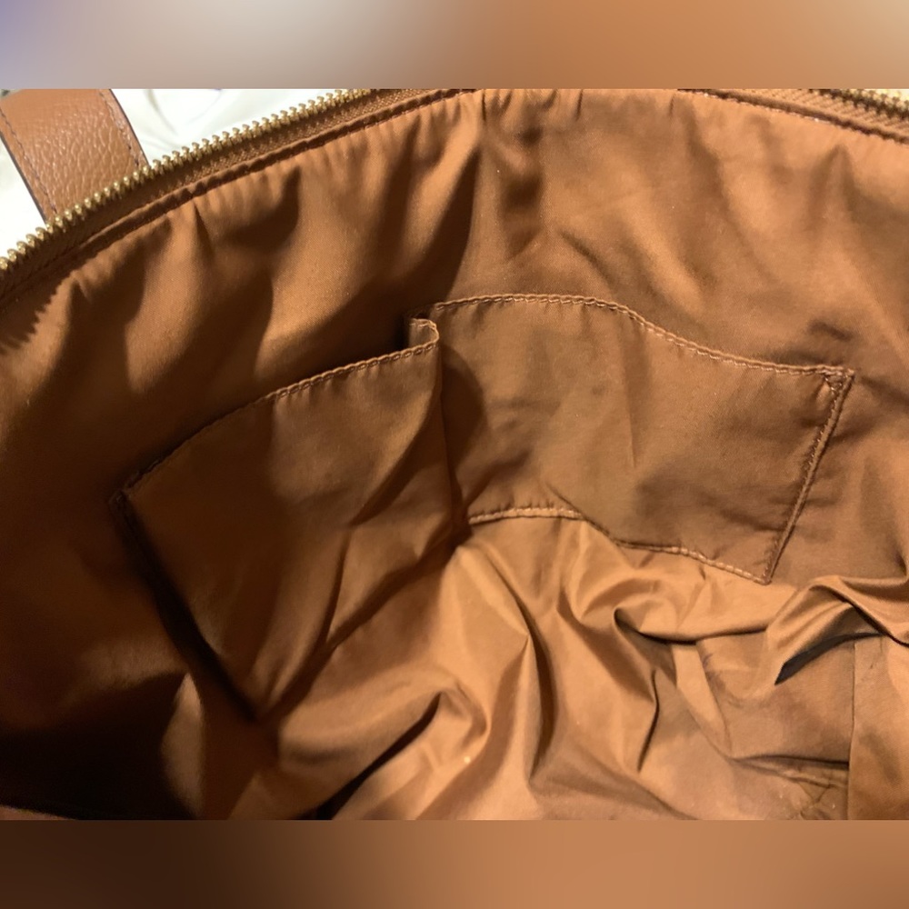 Leather Fossil purse has the key unique design - Picture 14 of 16